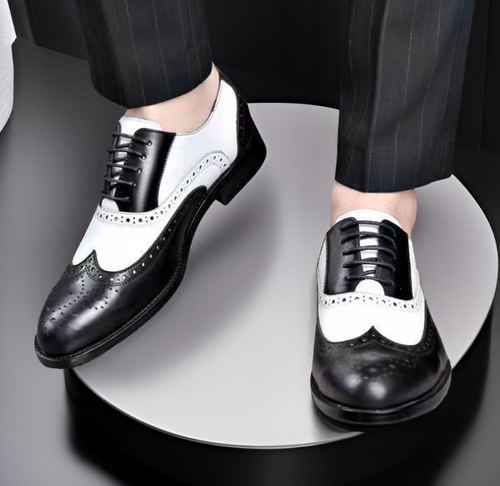 Carved color matching versatile leather shoes