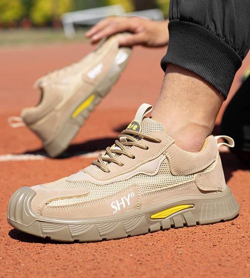 Lightweight and breathable protective shoes