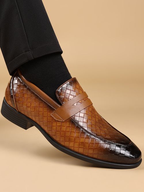 Handcrafted retro men's leather slip-on business shoes.