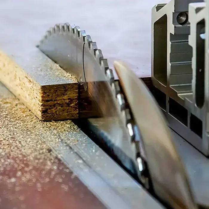 Ultra-thin alloy cutting disc
