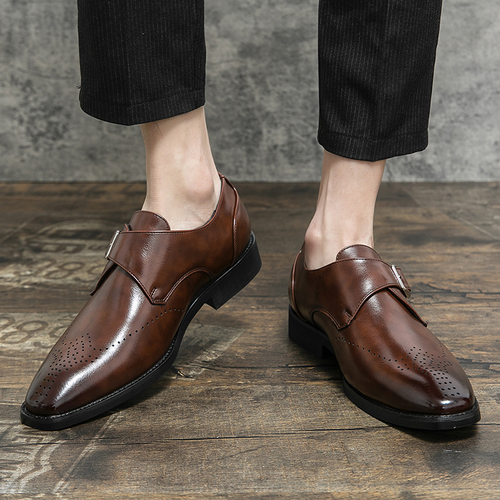 Low-top carved pointed leather shoes