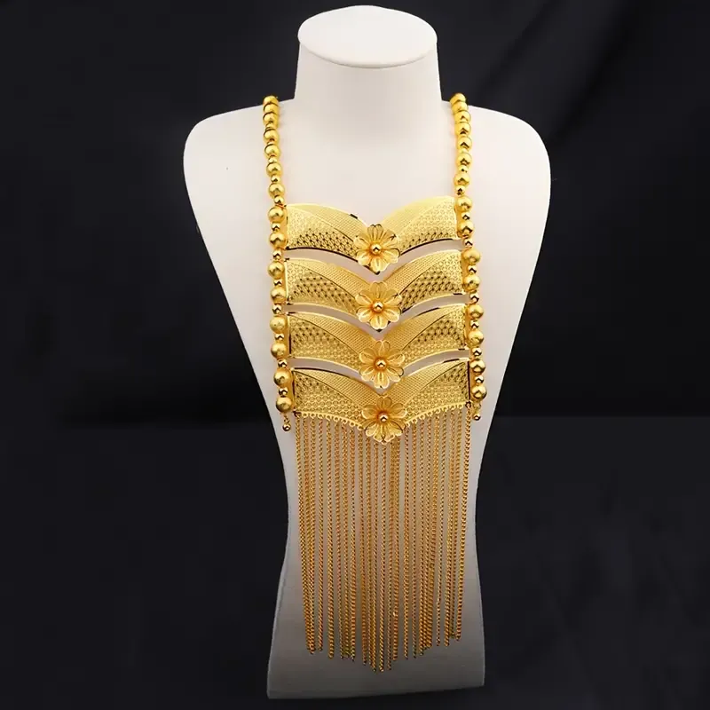 Luxurious Golden Jewelry Set