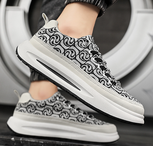 Breathable lightweight casual shoes