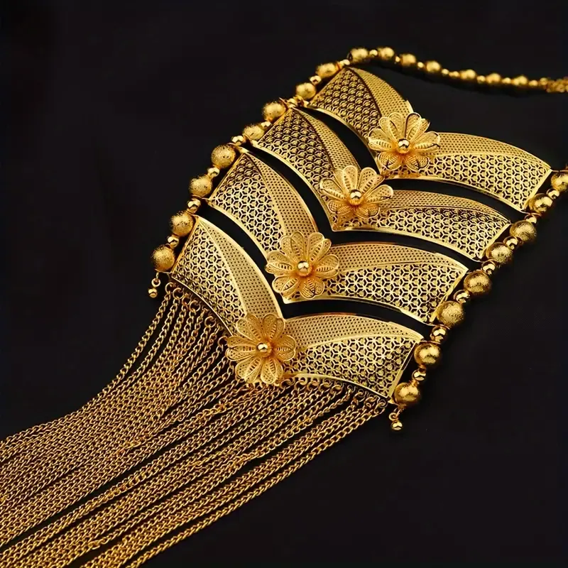Luxurious Golden Jewelry Set