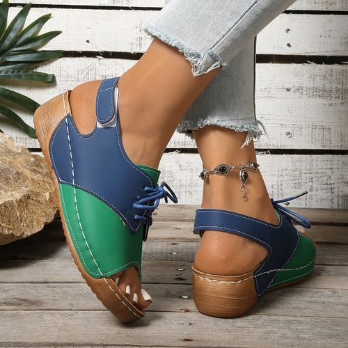 Roman-style sandals with a fish-shaped mouth