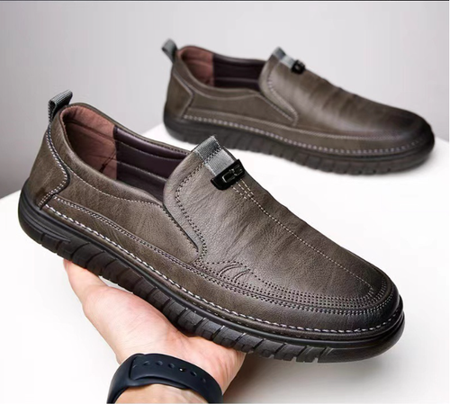 Business people wear men's shoes with soft soles and soft tops