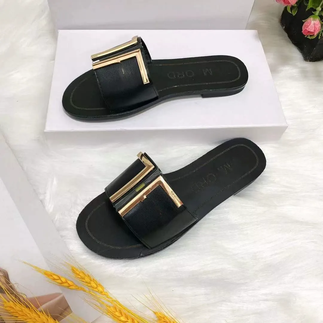 New style flip-flops with TF hardware decorative fasteners, summer casual flat shoes