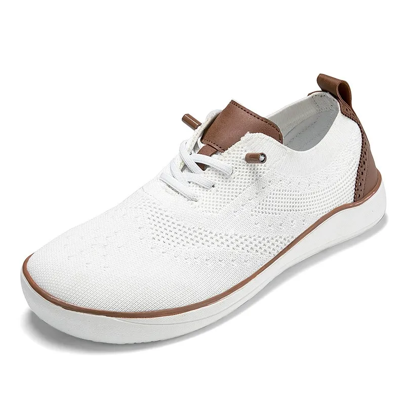 Wide-toe casual sports shoes for men - thick-toed shoes with mesh upper for walking and running.