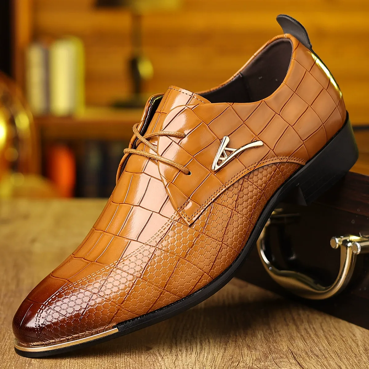 Pointed toe fashionable men's shoes