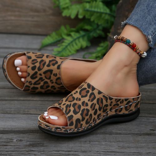 Trendy Womens Leopard Print Slides