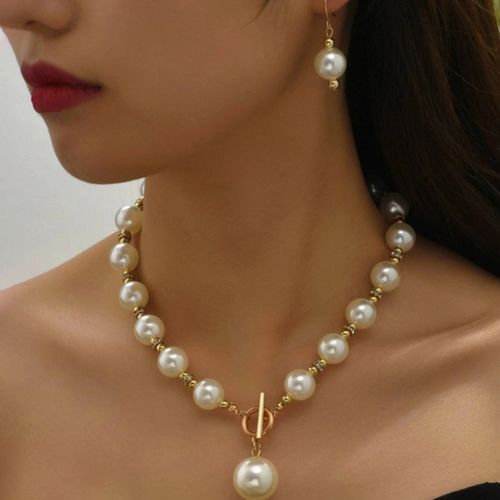 Luxurious Faux Pearl Clavicle Necklace