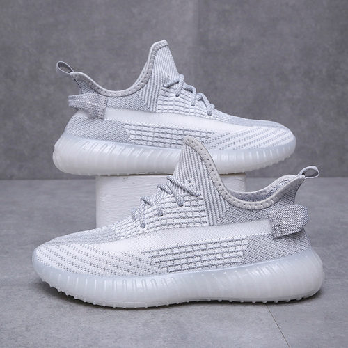 Woven sports shoes are popular in summer as breathable and casual couple shoes