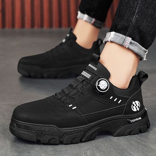 Twist-button sports shoes