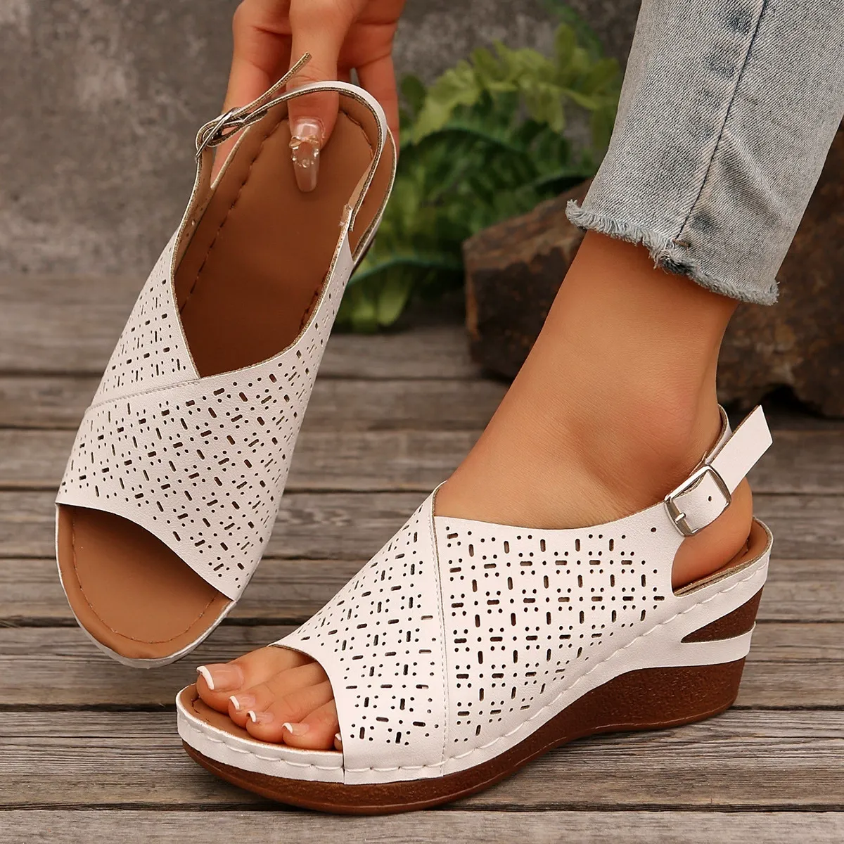 New fish-mouth hollowed-out buckle fashionable Roman sandals for women