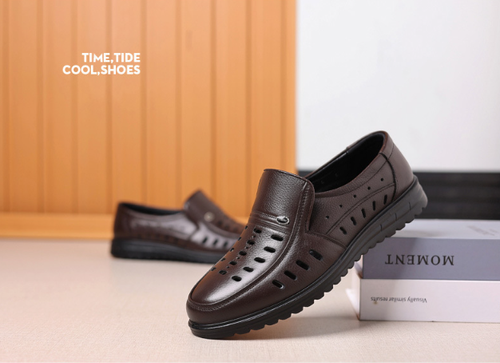 Perforated and breathable cowhide large-sized shoes
