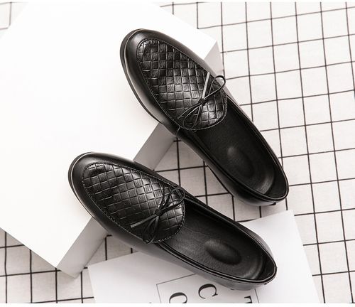 The new summer men's shoes are fashionable and casual leather shoes