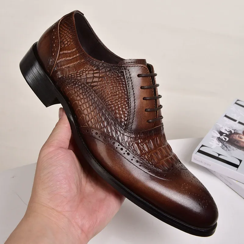 Brogue Oxford men's distressed vintage leather shoes with crocodile pattern, large size