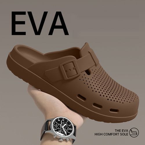 A man should wear two anti-slip and anti-odor flip-flops when driving or fishing