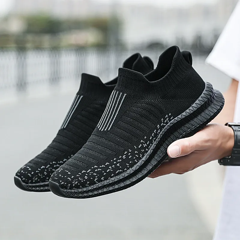 Trendy breathable running shoes with lightweight mesh upper, summer fly-constructed sports shoes