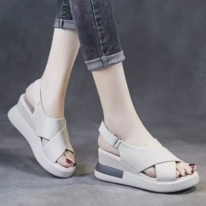 Pitched heel sandals for women in 2025 summer casual, versatile, thick-soled sponge, comfortable and height-increasing sandals