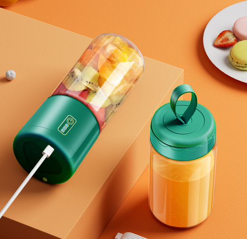 Portable juicer, mini juice cup, USB rechargeable wireless juicer, smoothie blender