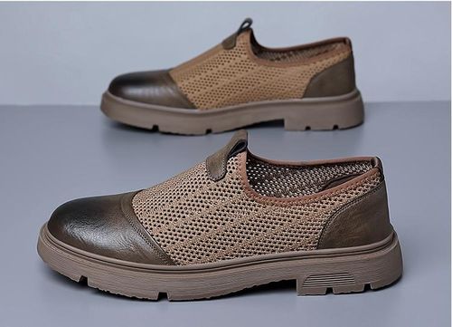 In summer, soft-soled mesh shoes are breathable and you can wear leather shoes with one foot