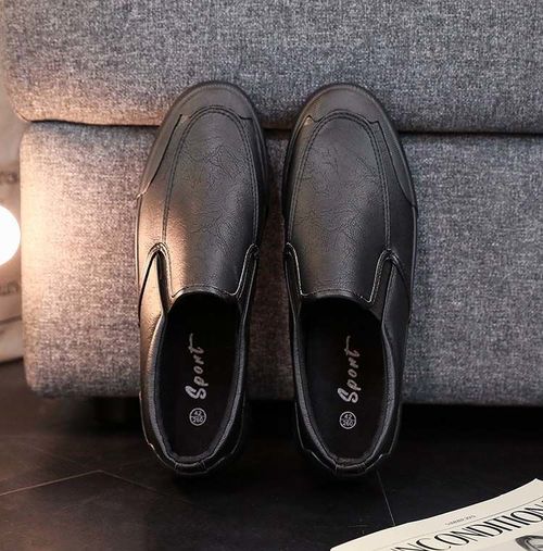 All-black men's new trendy shoes for summer, breathable, low-top, one-foot set, and lazy men's casual leather shoes
