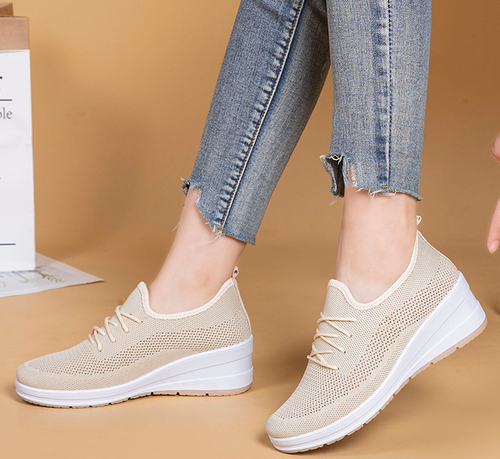 Breathable slip-on casual shoes