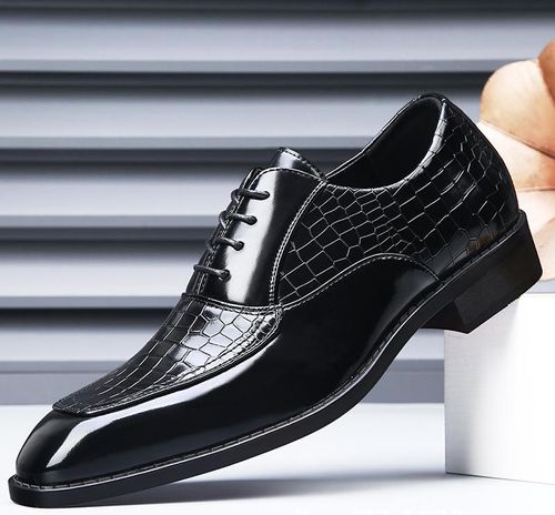 Crocodile pattern carved men's leather shoes