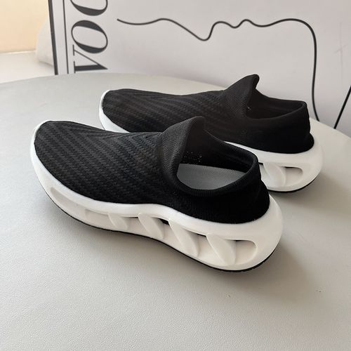 Knitted mesh upper men's spring summer lightweight breathable rubber sole one-piece casual shoes trendy
