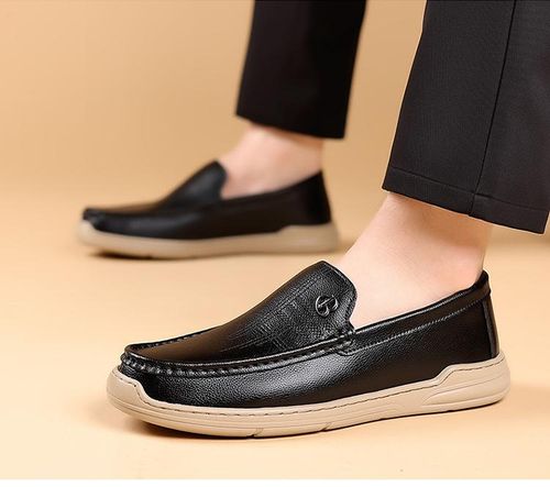 Summer new casual leather shoes for men with soft soles and loafers