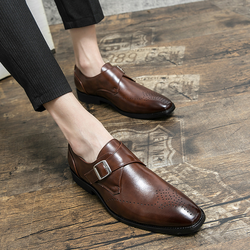 Low-top carved pointed leather shoes