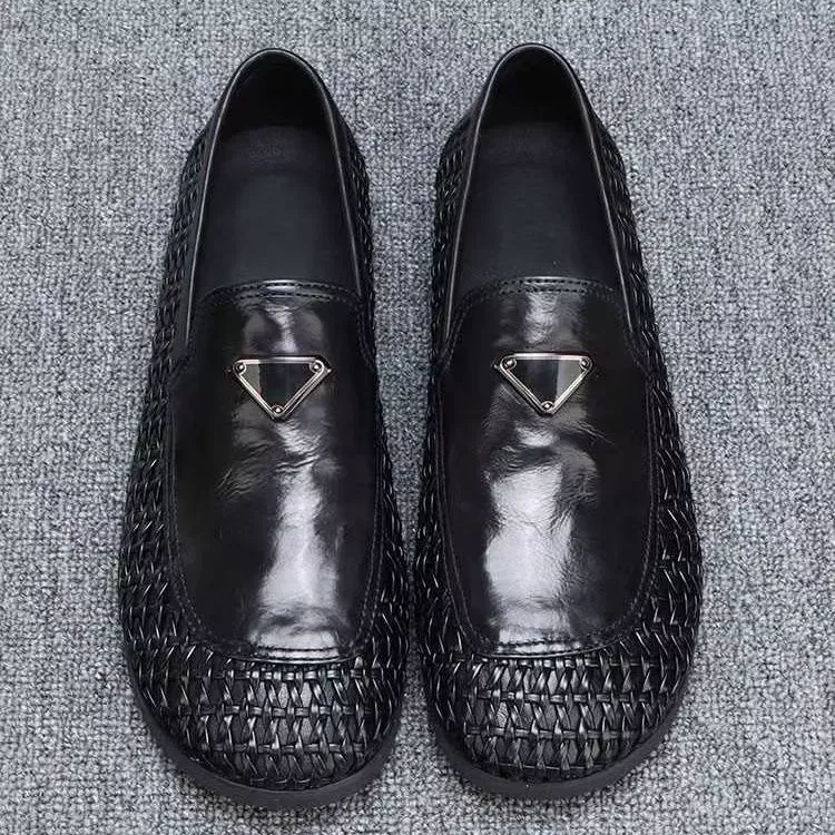 The 2025 summer new hand-woven and perforated breathable casual leather shoes for light luxury men