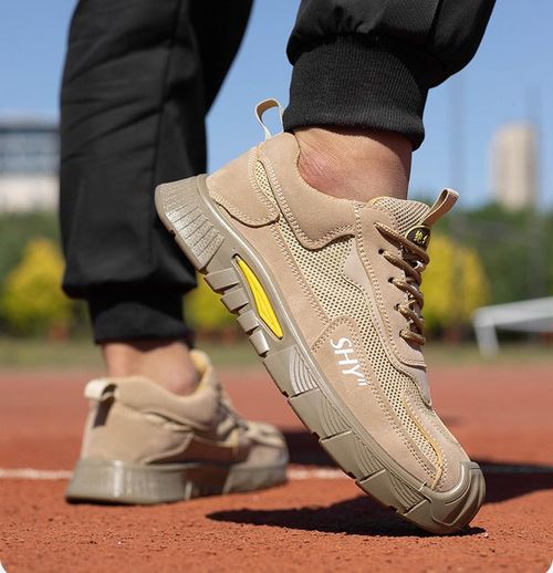 Lightweight and breathable protective shoes