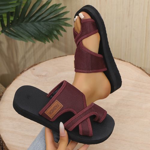 Fashionable and trendy outdoor flip-flops