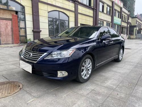 Toyota Lexus ES240: 2012 Vehicle, 240 Special Limited Edition. Multi-function power steering wheel Dual power seats with table heating and ventilation Dual sunroof (panoramic) 6-disc CD, cruise control All cars are fine and accident-free