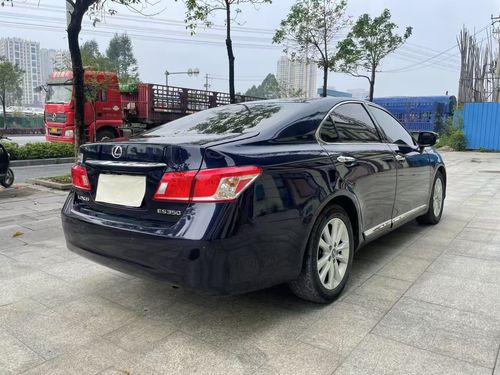 Toyota Lexus ES240: 2012 Vehicle, 240 Special Limited Edition. Multi-function power steering wheel Dual power seats with table heating and ventilation Dual sunroof (panoramic) 6-disc CD, cruise control All cars are fine and accident-free