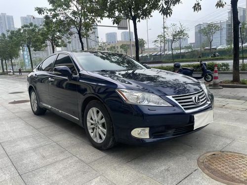 Toyota Lexus ES240: 2012 Vehicle, 240 Special Limited Edition. Multi-function power steering wheel Dual power seats with table heating and ventilation Dual sunroof (panoramic) 6-disc CD, cruise control All cars are fine and accident-free