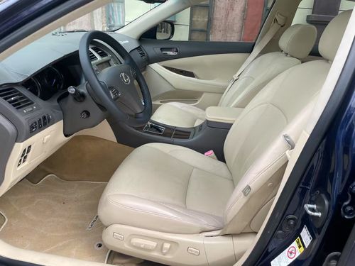 Toyota Lexus ES240: 2012 Vehicle, 240 Special Limited Edition. Multi-function power steering wheel Dual power seats with table heating and ventilation Dual sunroof (panoramic) 6-disc CD, cruise control All cars are fine and accident-free
