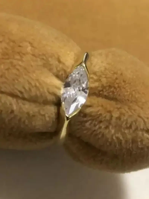 Simple Classic Zircon Ring