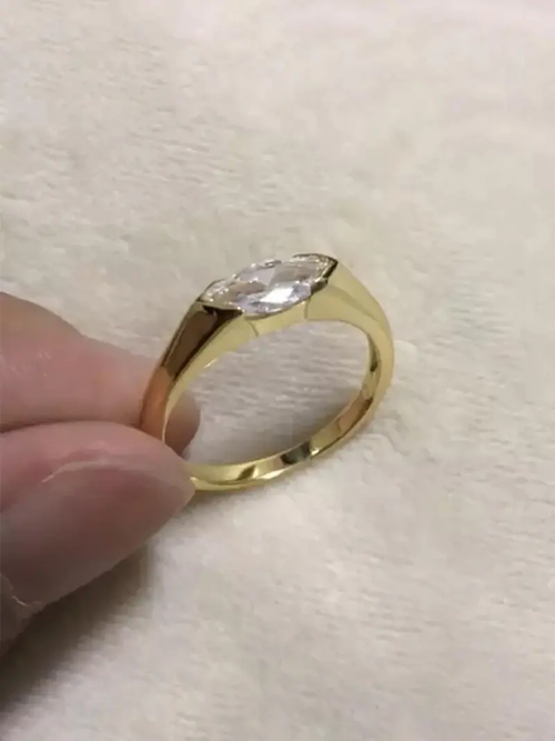 Simple Classic Zircon Ring