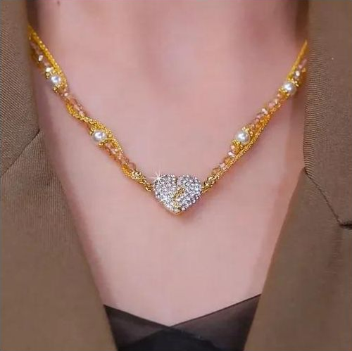 High-End Double-Layer Heart Magnetic Pendant Pearl Necklace - Light Luxury, Niche Design, Versatile & Elegant Collarbone Chain