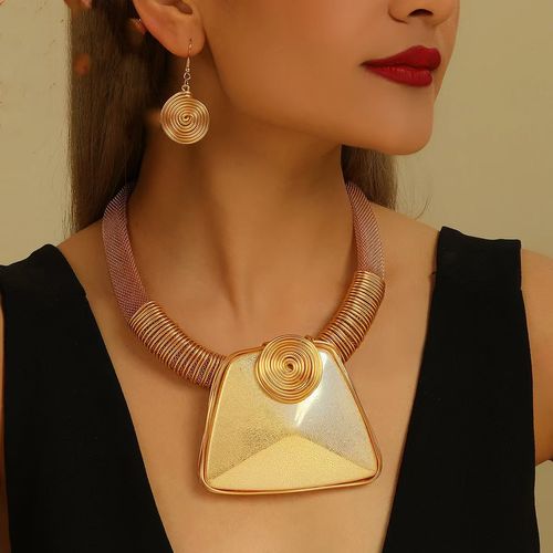 Crystal stone pendant necklace, extravagant African banquet accessory necklace, earrings set