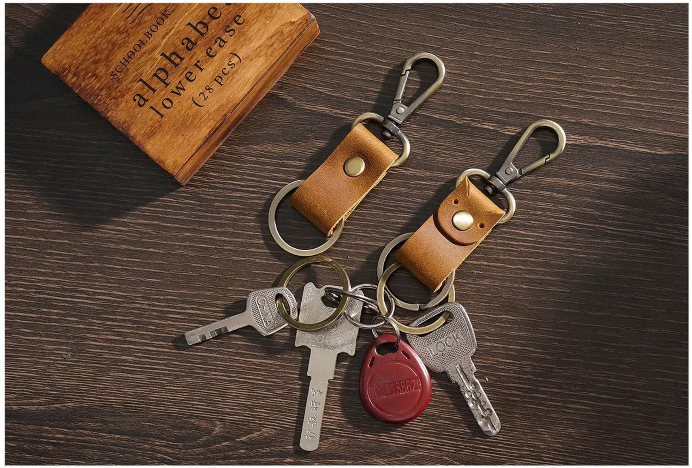 Genuine Leather Car Key Holder Vintage Leather Keychain with Key Ring Portable Car Key Fob Organizer for Women Men Travel Gift