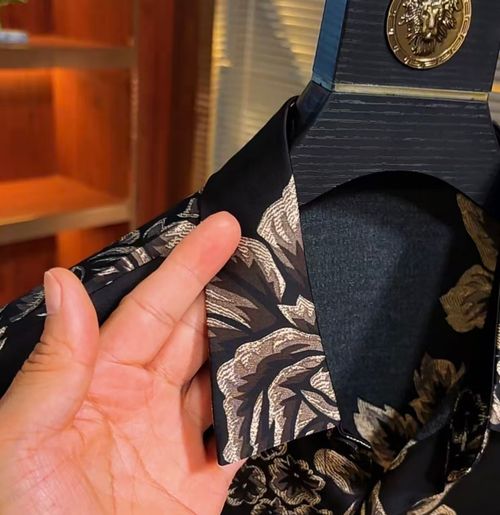 Luxury Golden Pattern Short Sleeve Shirt For Men