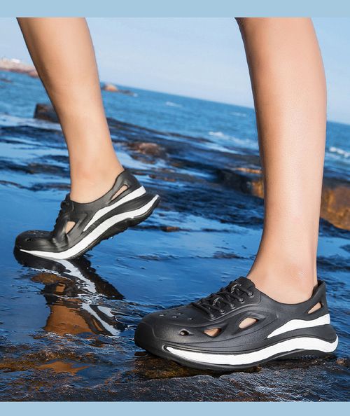 Men's thick-soled clogs—suitable for outdoor wear, non-slip, and odor-resistant.