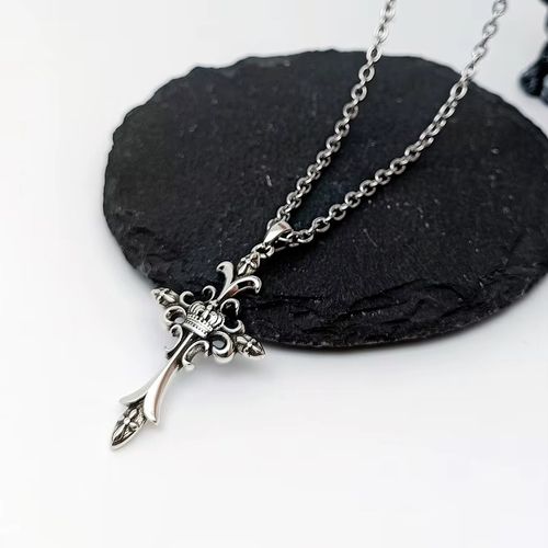 Silver retro vintage vintage three-dimensional crown pendant necklace, men's high-end sense, cool and dark style jewelry
