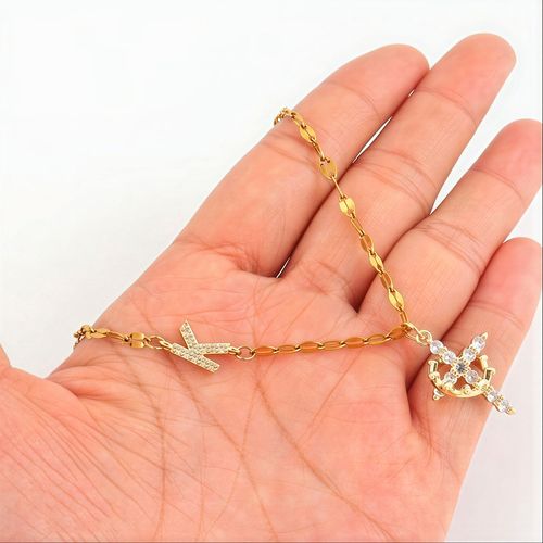 Cross pendant necklace with fashionable diamond inlay