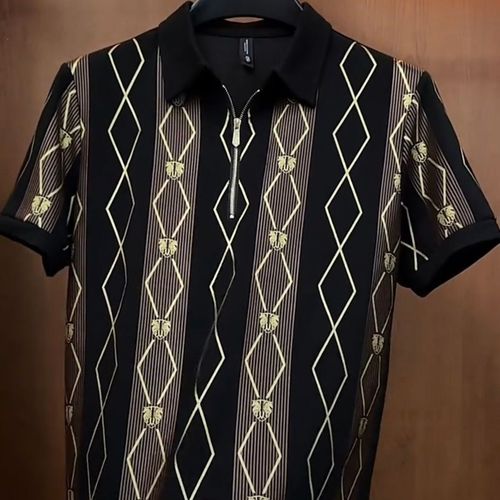 Short-sleeved top with black and gold striped diamond pattern