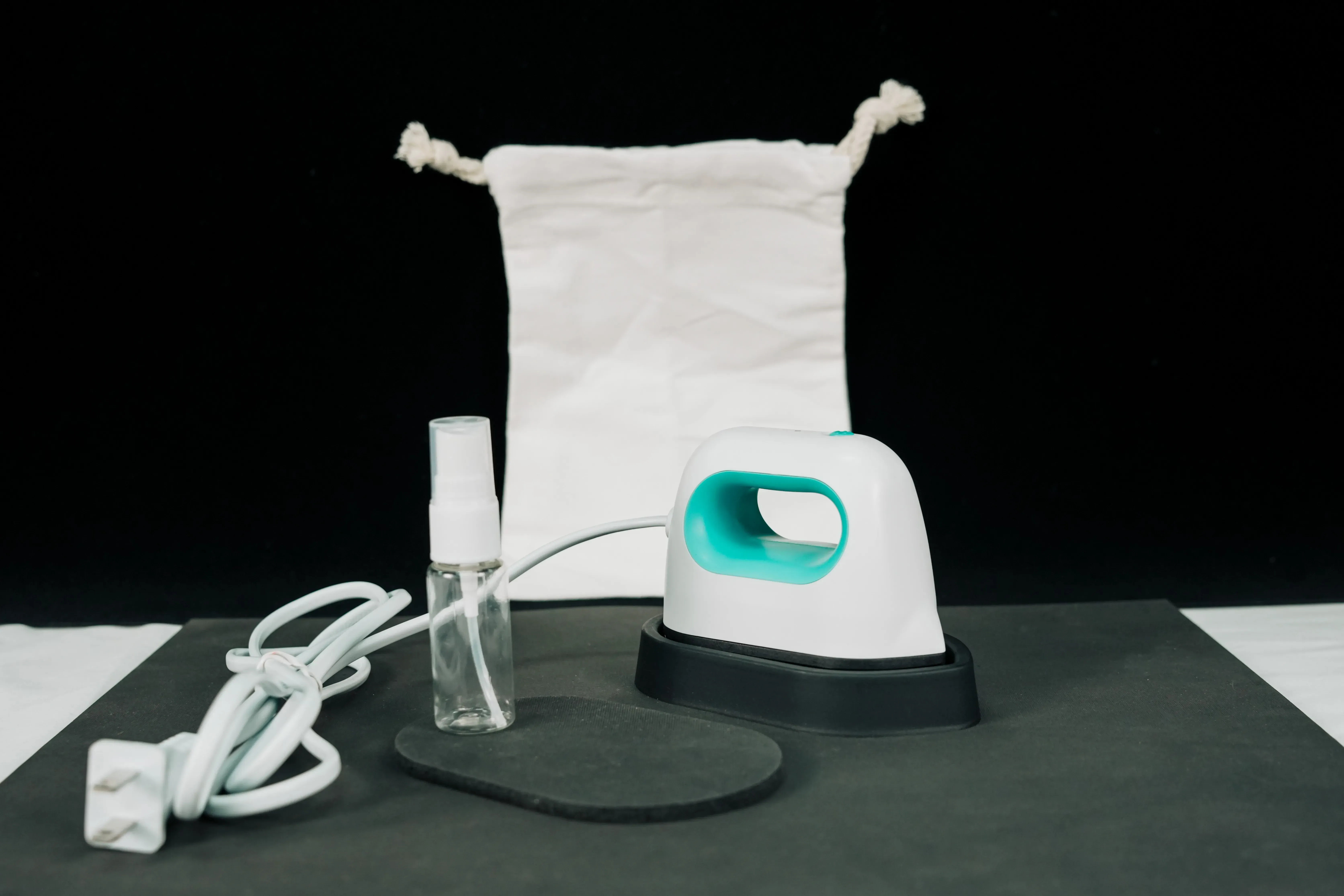 Spot high pressure flat plate manual T-shirt clothes printing pattern embossing heat transfer pressing machine